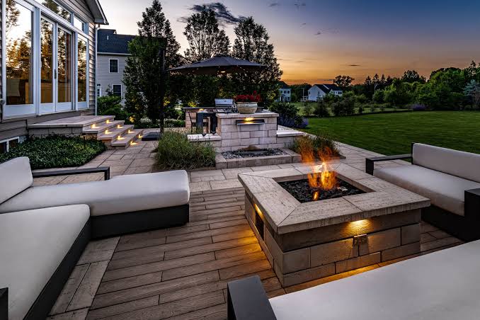10-Person House with a 2-Seater Fire Pit